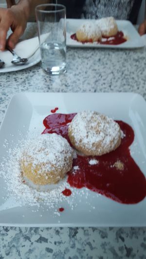 vegan sweet dumplings at Gasthaus am Predigtstuhl in Vienna