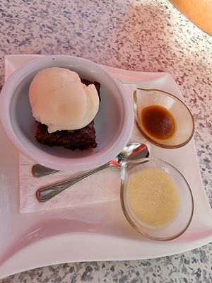 toffee dessert with elderflower ice cream (vegan) at Gasthaus am Predigtstuhl in Vienna