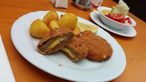 Vegan Cordon Bleu with sauteed potatoes and salad at Gasthaus am Predigtstuhl in Vienna