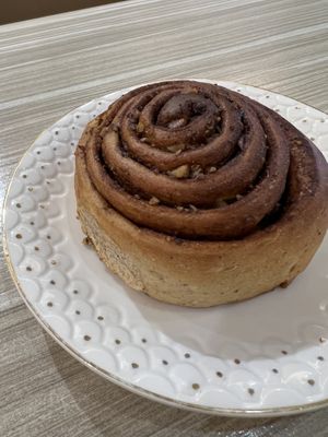 Cinnamon roll  at Rice Revolution 呷米蔬食 - Gā Mǐ Shū Shí in Taipei