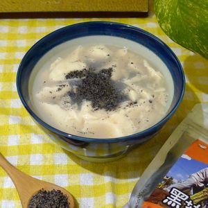 Tofu Pudding with Sesame Powder at Rice Revolution 呷米蔬食 - Gā Mǐ Shū Shí in Taipei