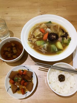 Meal set incl. Sichuan spicy soup with vegetables at Rice Revolution 呷米蔬食 - Gā Mǐ Shū Shí in Taipei