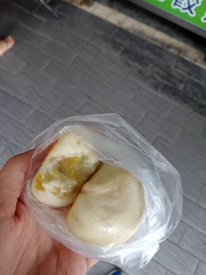 The pan-fried buns at Shàng Dǐng HuángJiā 上頂皇家 - Main Station in Taipei