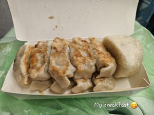  at Shàng Dǐng HuángJiā 上頂皇家 - Main Station in Taipei