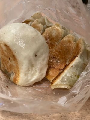   at Shàng Dǐng HuángJiā 上頂皇家 - Main Station in Taipei