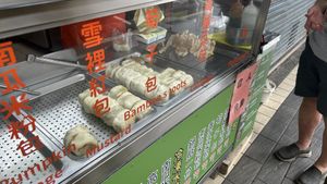 Different options  at Shàng Dǐng HuángJiā 上頂皇家 - Main Station in Taipei