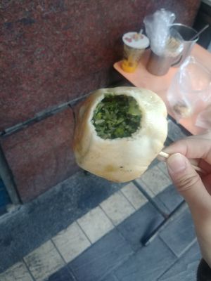 Salted mustard greens bun at Shàng Dǐng HuángJiā 上頂皇家 - Main Station in Taipei
