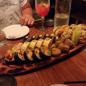 Plateau avec choix du chef. Vraiment délicieux at Sushi Momo in Montreal