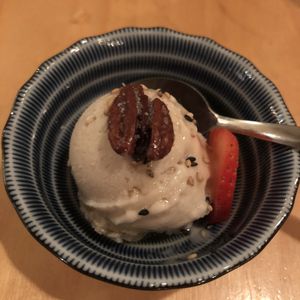 Crème glacée végane at Sushi Momo in Montreal