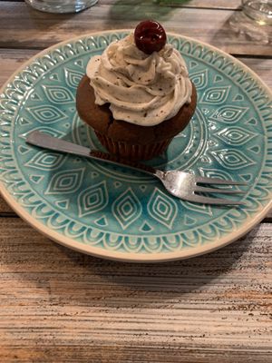 Cupcake Kirsche Schoko  at Veganatural in Giessen