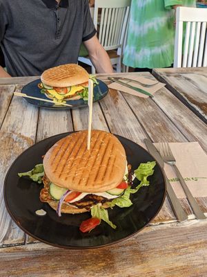 Grands burgers, sauce au choix, 11,50€. Excellent ! at Veganatural in Giessen