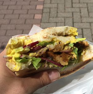 vegan seitan doner with curry sauce at Veganatural in Giessen