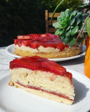 Fresh strawberry cake at Veganatural in Giessen