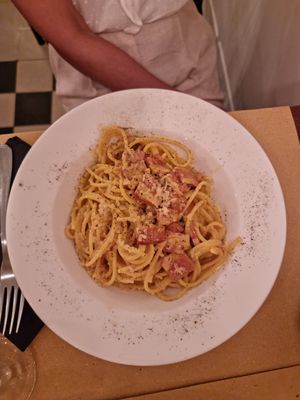 Spaghetti alla carbonara vegani at Origano Trevi in Rome