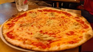 Pizza diavola at Origano Trevi in Rome