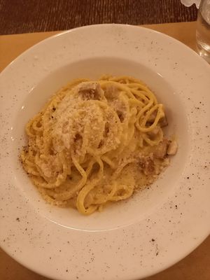 Vegan carbonara at Origano Trevi in Rome
