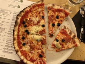 Pizza at Origano Trevi in Rome