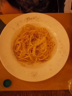 Vegan pasta carbonara at Origano Trevi in Rome