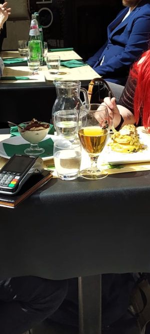 I cut the photo cause it's personal but there you can see how big the desserts were (as everything else!) We couldn't even finish it 🤤 at Origano Trevi in Rome