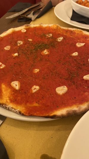 Margarita pizza  at Origano Trevi in Rome