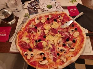 Vegan pizza at Origano Trevi in Rome
