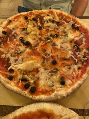 Vegan capricciosa pizza   at Origano Trevi in Rome
