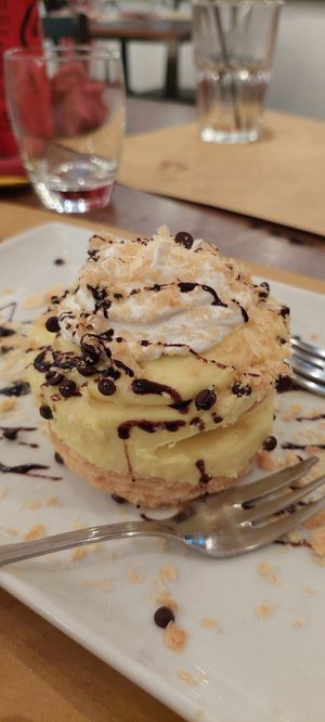 Milhojas vegano con crema pastelera vegana y nata de soja at Origano Trevi in Rome