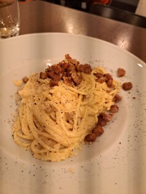 Carbonara at Origano Trevi in Rome