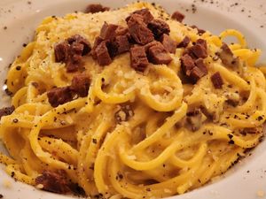 Spaghetti carbonara with crunchy speck bits at Origano Trevi in Rome