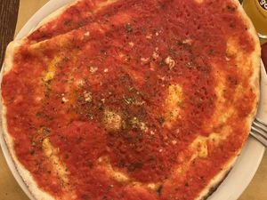marinara pizza  at Origano Trevi in Rome