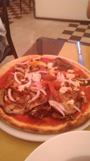 Vegan pizza at Origano Trevi in Rome