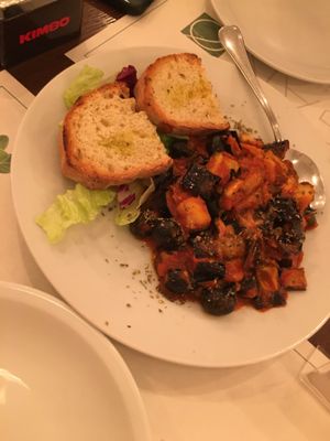 Aubergine bruschetta, you won’t be disappointed with this starter 💖 at Origano Trevi in Rome