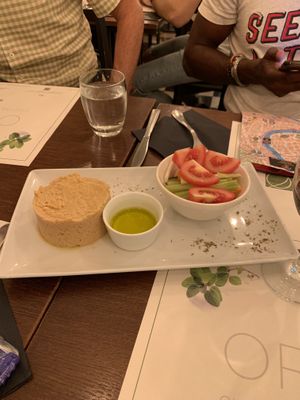 Hummus Plate with Raw Veggies (carrots, celery, cucumber, fennel and tomato) at Origano Trevi in Rome