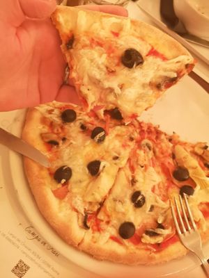 Capricciosa Pizza at Origano Trevi in Rome