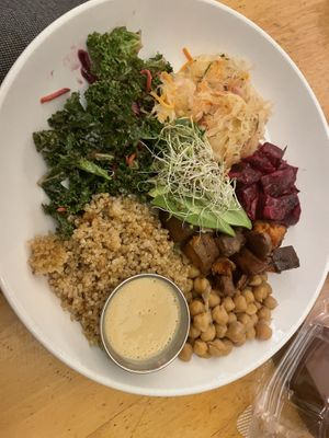 Macro bowl #Veganuary at Jungle Cafe in Brooklyn