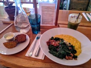 Macaroni cheese with kale, fake bacon bits with a side of delicious bread and vegan butter. Featuring a 'cool breeze' green juice! at Jungle Cafe in Brooklyn
