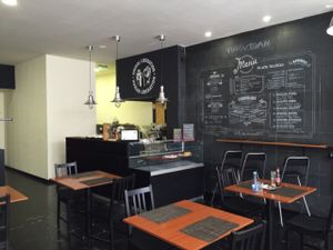 The cafeteria at Black Mamba Burgers and Records in Porto