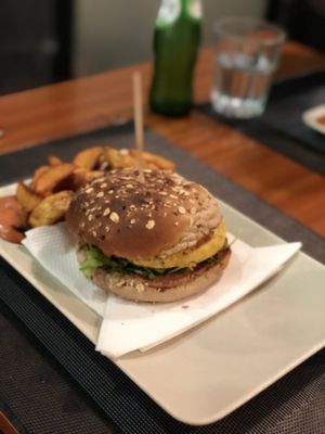 Hamburguer no Black Mamba at Black Mamba Burgers and Records in Porto