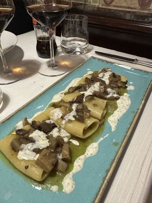 Pacchetti ai funghi con salsa al tartufo  at Ristorante Da Mario alla Fava in Venice