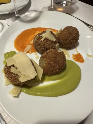 Sfere di melanzane su vellutata di zucchine e pomodoro con scaglie di grana vegano  at Ristorante Da Mario alla Fava in Venice