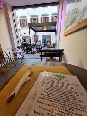 Outdoor tables at Il Vegano Bistrot in Florence