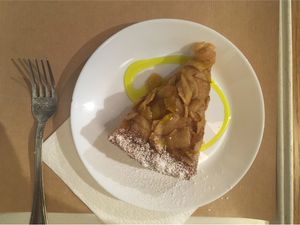 Apple pie at Il Vegano Bistrot in Florence