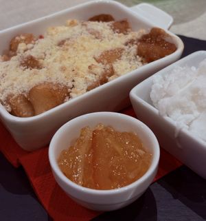 Crumble di mele e cannella con gelato al cocco e composta di arance   at Amaranto in Ravenna