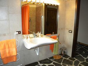 Stone' private bathroom at Il Borgo di Tara in Borgo Val Di Taro