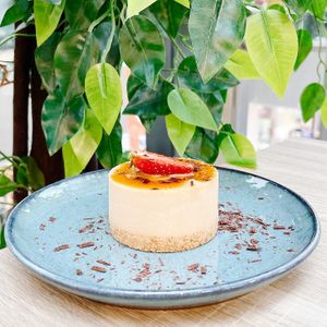 Vegan cakesssss now available @greendotsg Paya Lebar outlet 😋🌱 Earlier tried Vegan Sea Salt Caramel Cheesecake 😋 Delightful dessert at Greendot 绿一点 - Paya Lebar in Central Singapore
