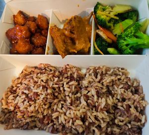 Brown rice bento at Greendot 绿一点 - Paya Lebar in Central Singapore