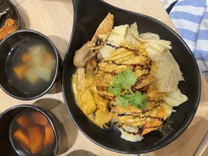 Hainanese chicken rice but honestly, quite flavourless. Love the free soup though  at Greendot 绿一点 - Paya Lebar in Central Singapore