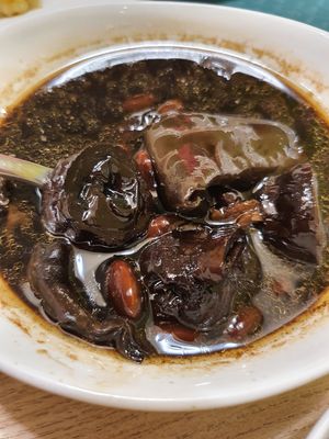 Black bean ginger vinegar stew at Kampung Senang EcoHarmony Cafe 轻安地球村 in Central Singapore