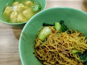Wanton noodles is superb at Tanaka Vegetarian 田中素食 - Fajar in West Singapore