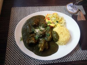 Fried cauliflower with spinach sauce at Tara Indian Dhaba in Weimar